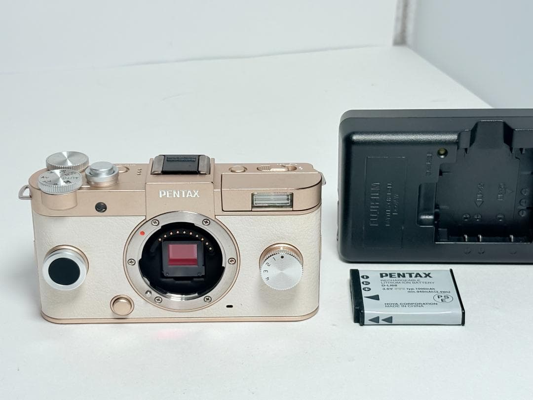 僅か2042ショット ペンタックス Q-S1ボディ シャンパンゴールド×クリーム ペンタックス PENTAX Q-S1 ボディ [シャンパンゴールド×クリーム] 価格