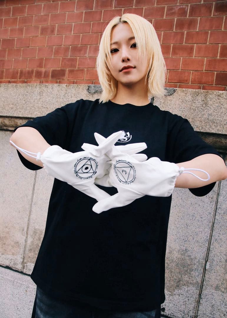 XRAGE シンボル刺繍 ホワイトグローブ