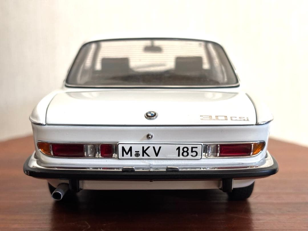 激レア品　BMW 3.0 CSI ミニカー ホワイト　1/18