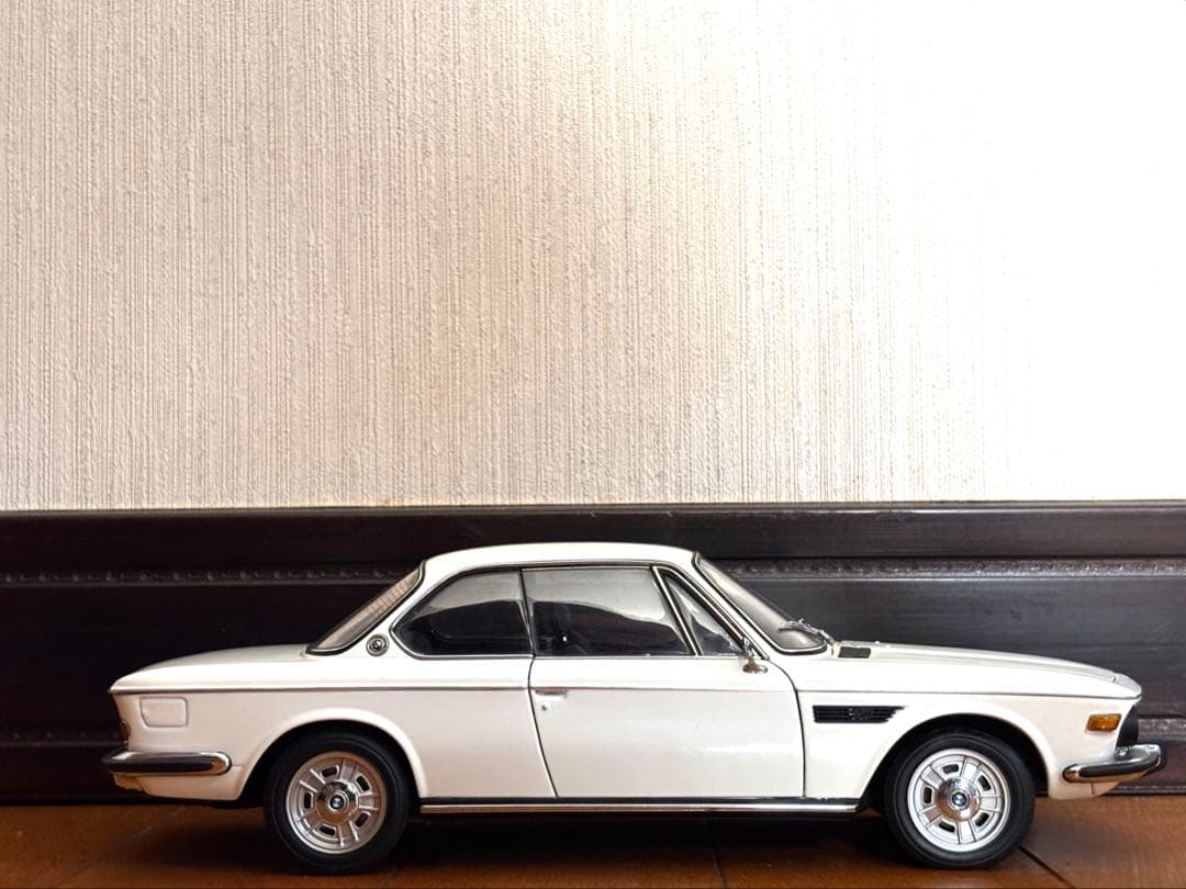 激レア品　BMW 3.0 CSI ミニカー ホワイト　1/18