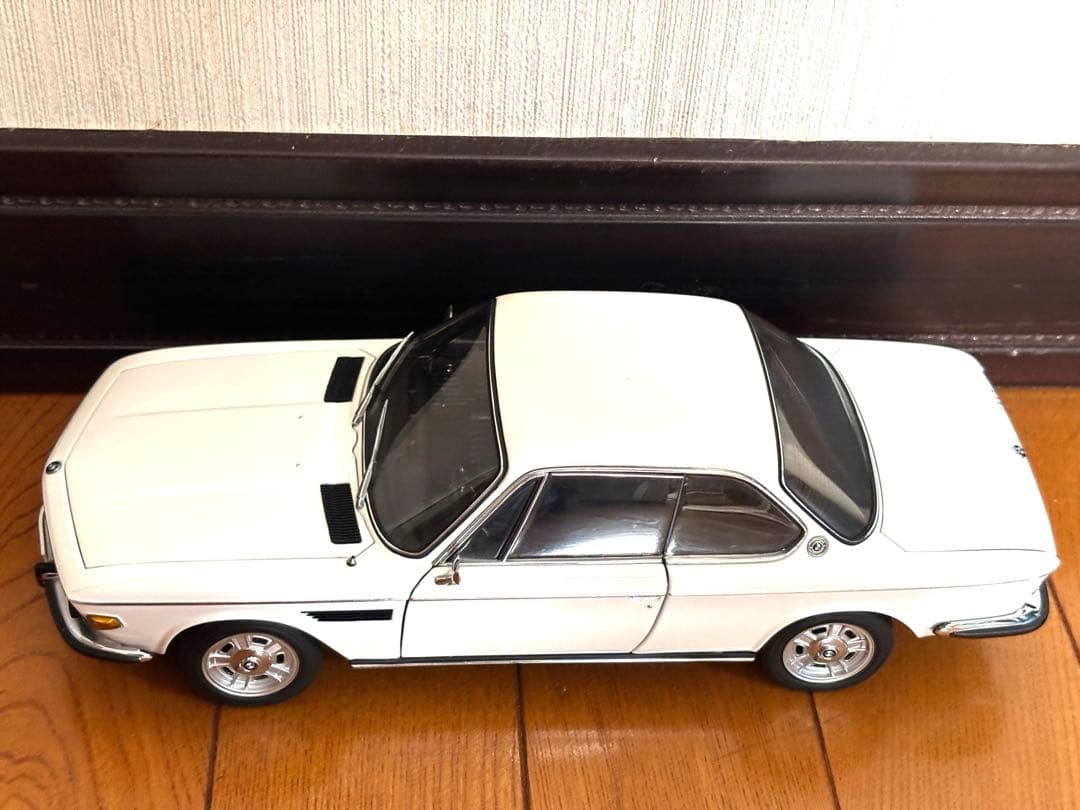 激レア品　BMW 3.0 CSI ミニカー ホワイト　1/18
