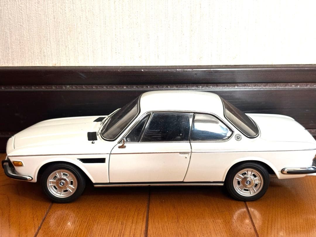 激レア品　BMW 3.0 CSI ミニカー ホワイト　1/18