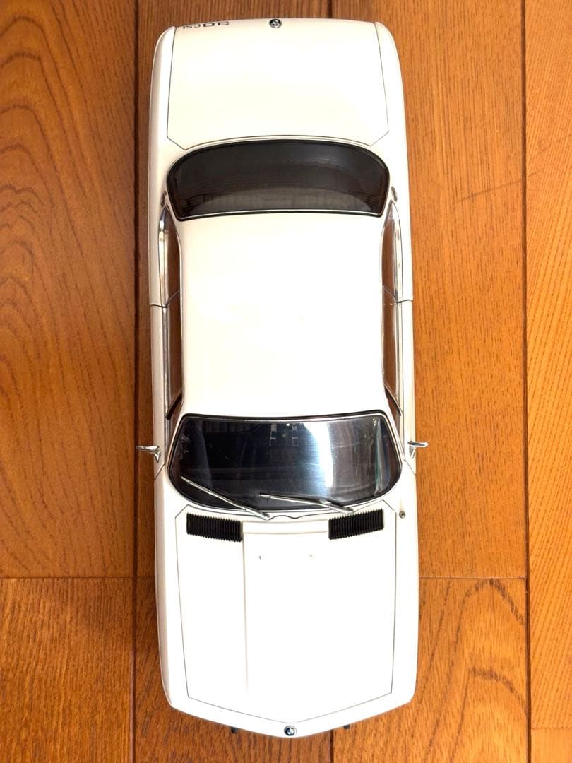 激レア品　BMW 3.0 CSI ミニカー ホワイト　1/18