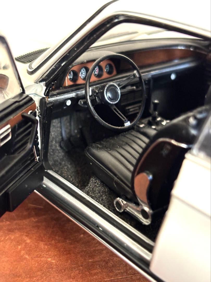 激レア品　BMW 3.0 CSI ミニカー ホワイト　1/18