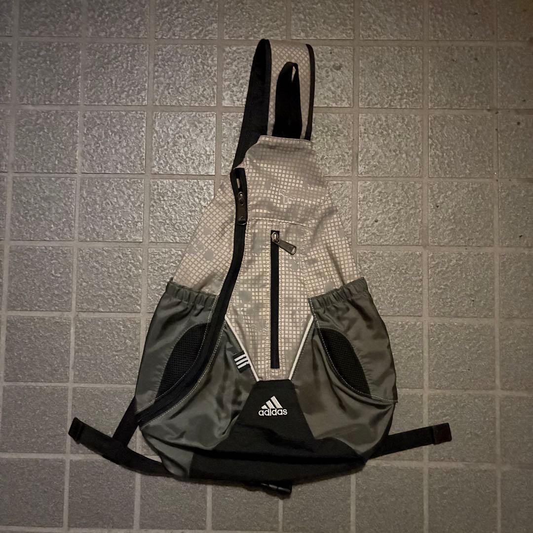 00S】アディダス ワンショルダーバッグ ボディバッグ Y2K テック