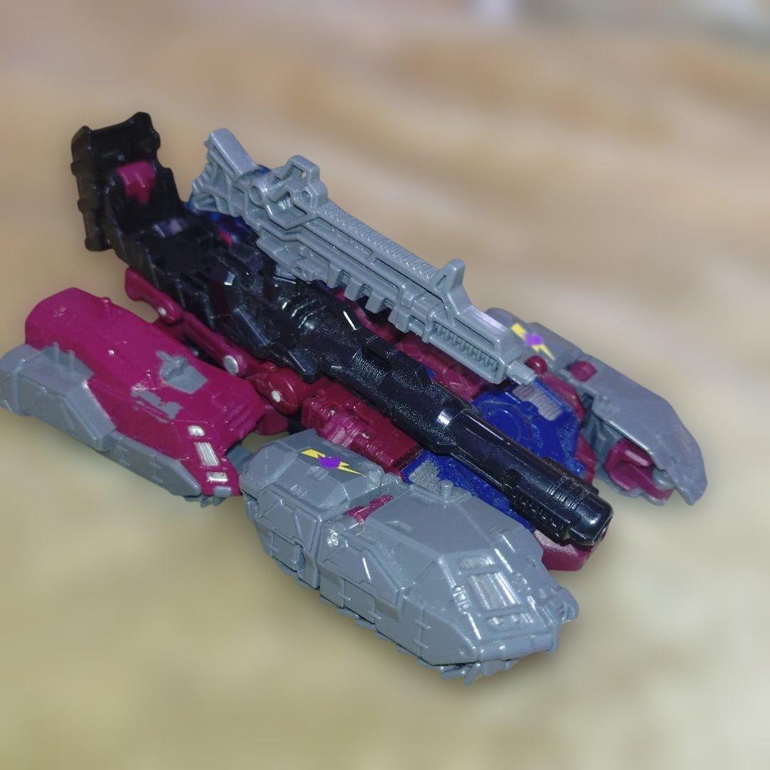 ディセプティコン クエイク（タイタンズリターン）』