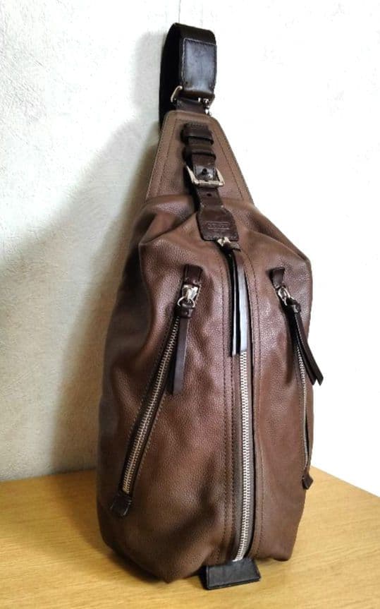 安齋謙二　COACH コーチ スリングバッグ ボディバッグ ブラウンメンズ