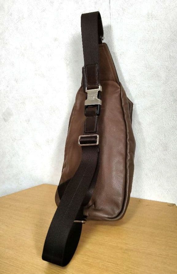 安齋謙二　COACH コーチ スリングバッグ ボディバッグ ブラウンメンズ