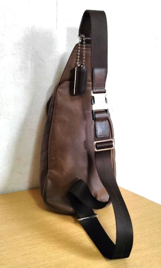 安齋謙二　COACH コーチ スリングバッグ ボディバッグ ブラウンメンズ