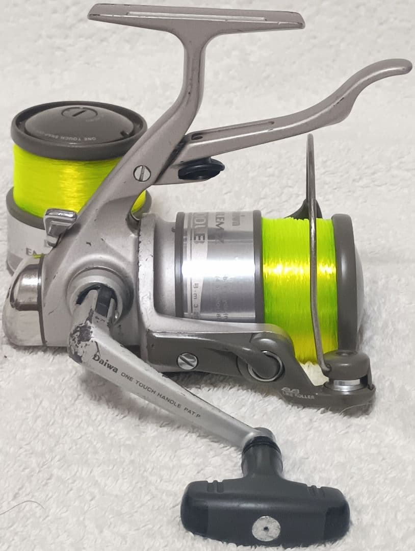 定価25850円ダイワエンブレムZ3000LBレバーブレーキリール替スプール糸