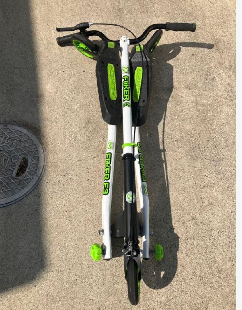 Yフリッカー　F3 トイザらス　スケーター　スケボー　自転車