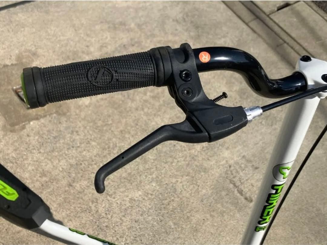 Yフリッカー　F3 トイザらス　スケーター　スケボー　自転車