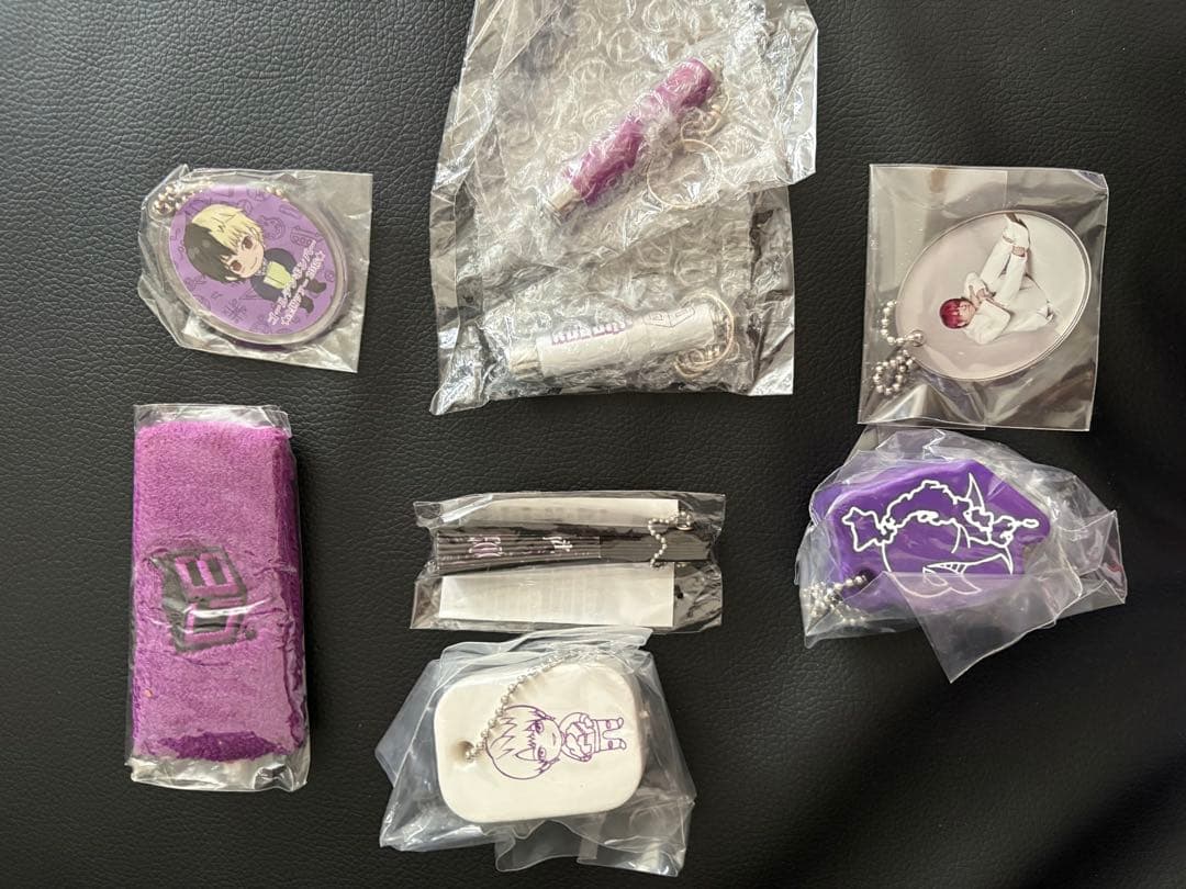 ゴールデンボンバー 金爆 ガチャ トレカ スクラッチ 缶バッジ