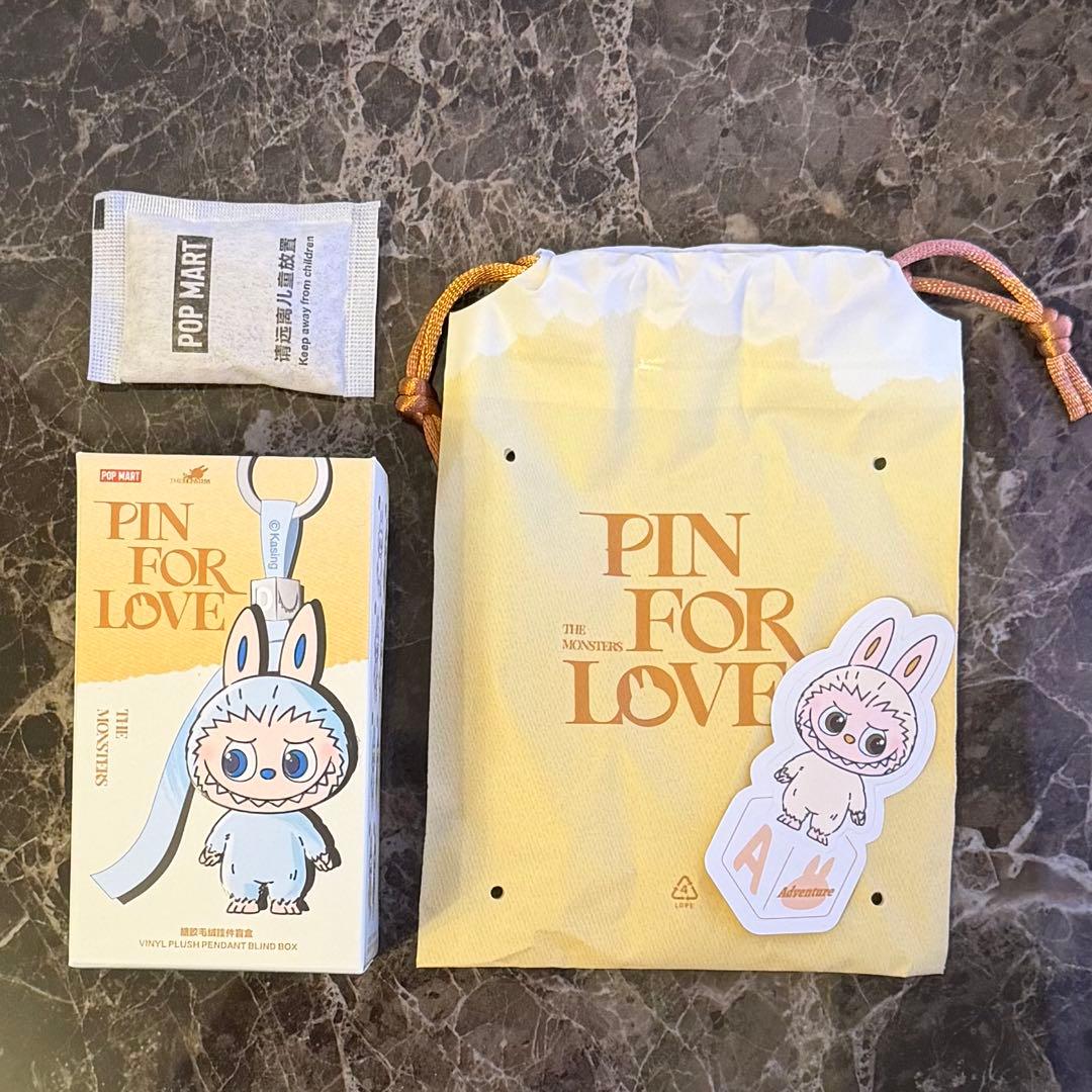 A PIN FOR LOVE A スワロフスキー　ラブブ　イニシャル　ミニラブブ