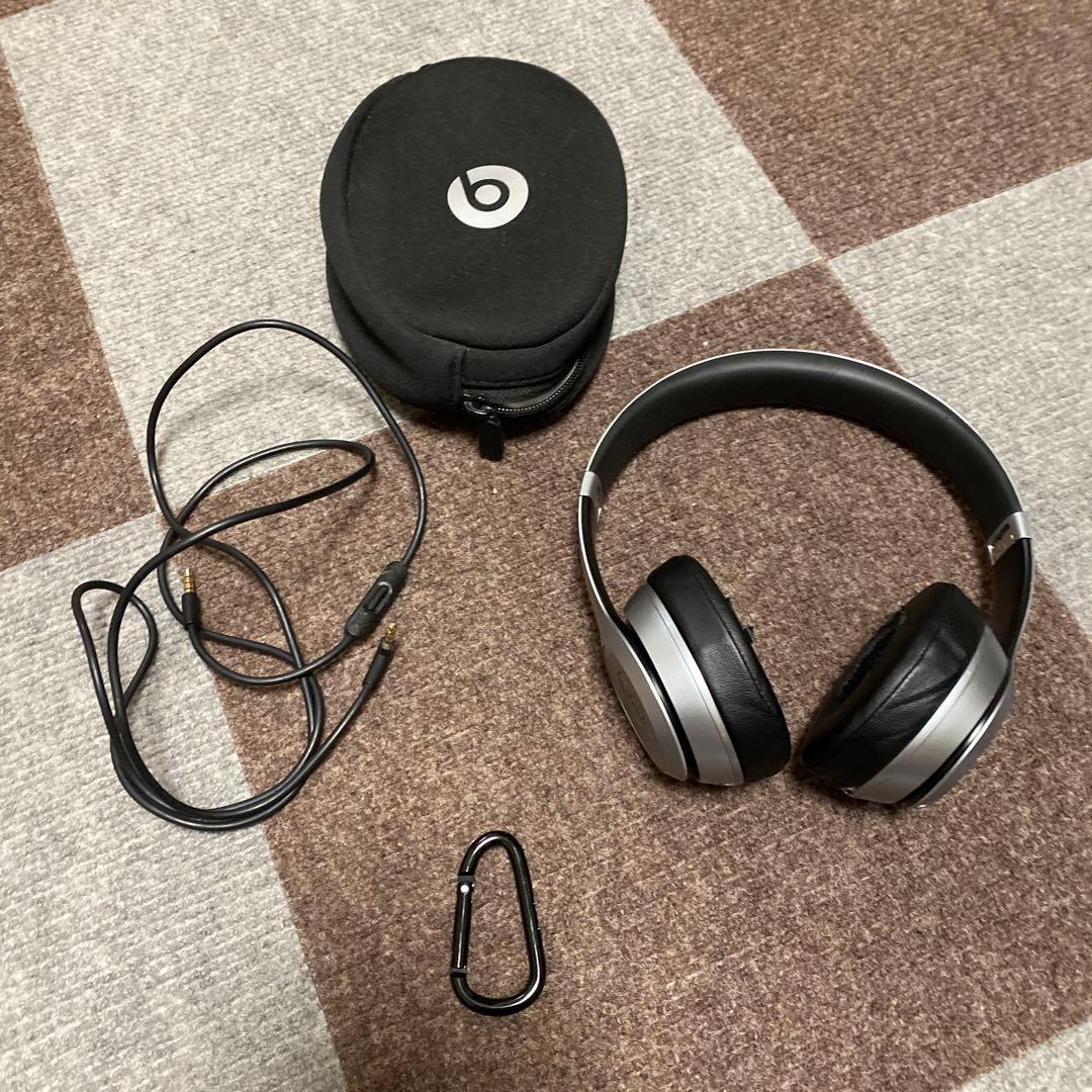 Beats ワイヤレスヘッドホン シルバー - メルカリ
