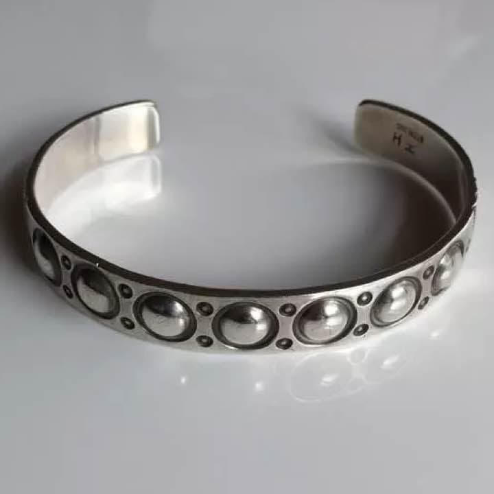 バングル アイバンハワード シルバー ナバホ  インディアンジュエリー 希少 アイバン・ハワードのコインシルバーバンドリング【Navajo/Ivan