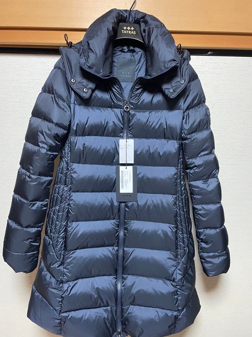 新品未使用】2024年モデル タトラスポリテアマ ダウンコート ネイビー