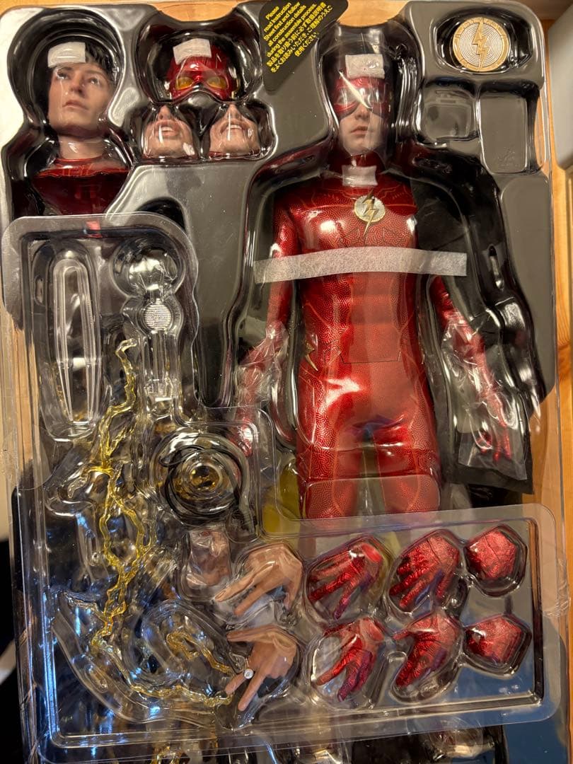 『ザ・フラッシュ』１／６スケールフィギュア［ボーナスアクセサリー付き］