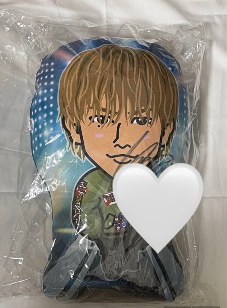 登坂広臣　サインクッション INFINITYMOON 登坂広臣 会場 ガチャ レア クッション ØMI - メルカリ