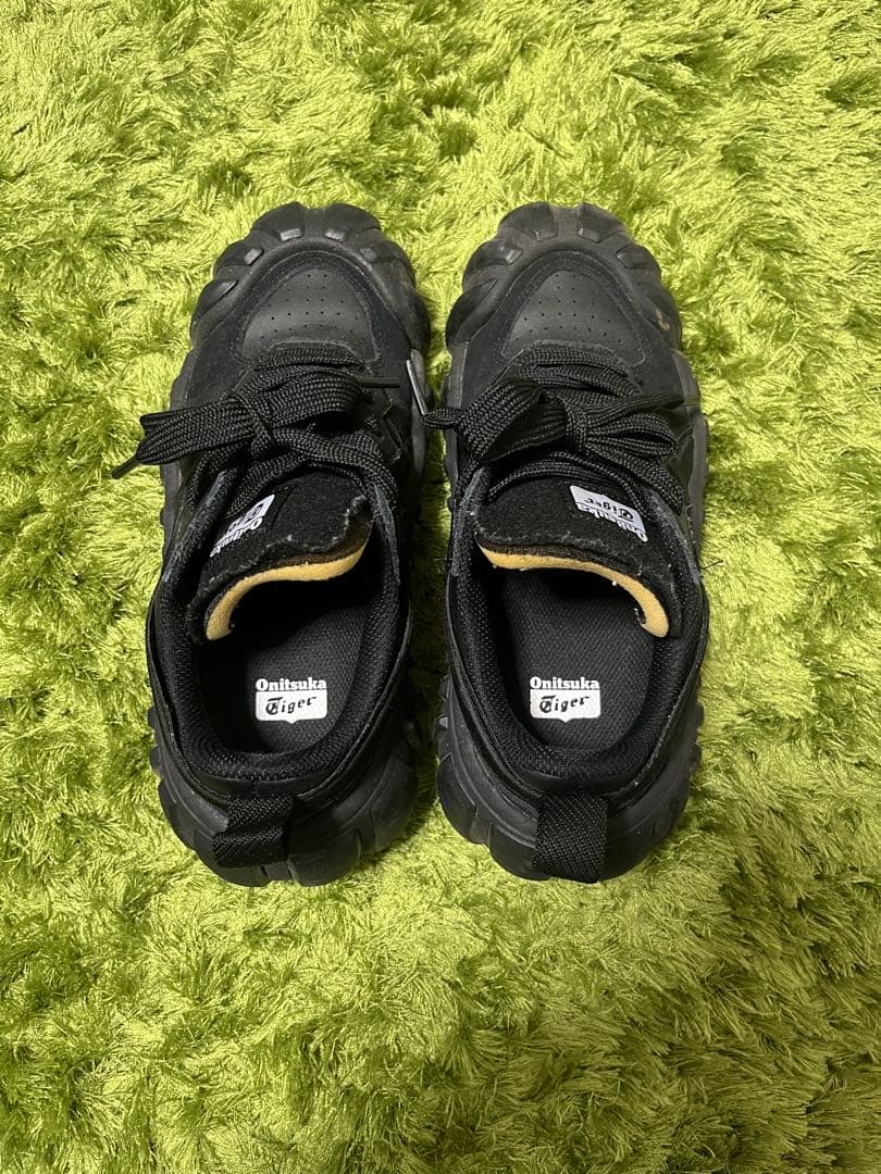 OnitsukaTigerオニツカタイガー厚底スニーカー ブラック 23.5cm