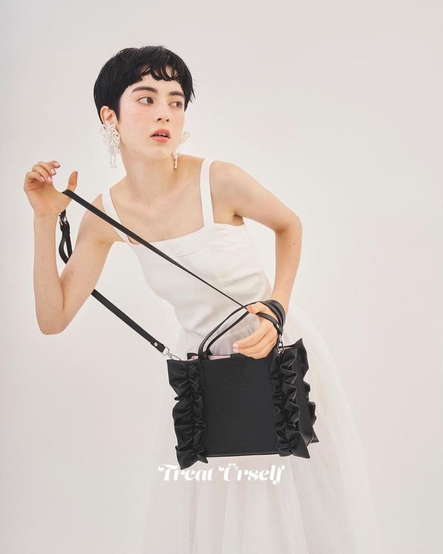 Treat Urself フリル レザー トートバッグ ブラック M サイズ - メルカリ