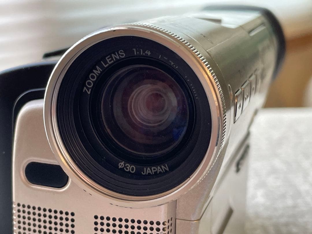 液晶デジタルビデオカメラ SHARP VL-PD3 本体及び付属品一式 - メルカリ