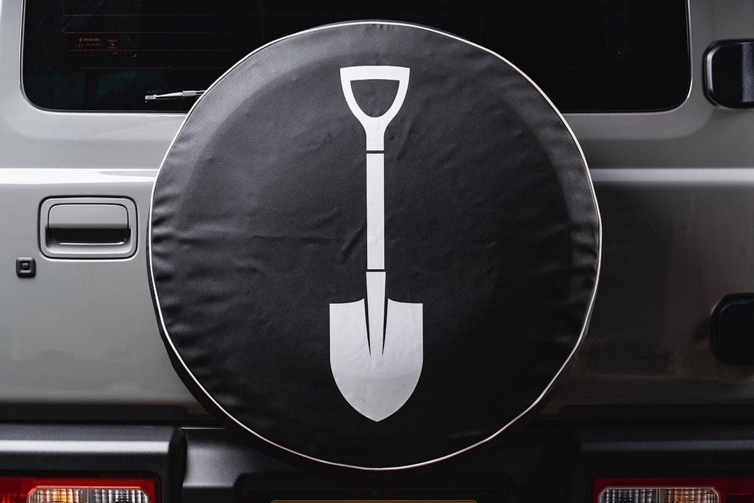 JB64WジムニーJB74WシエラJC74Wノマドスペアタイヤカバー新品スコップ