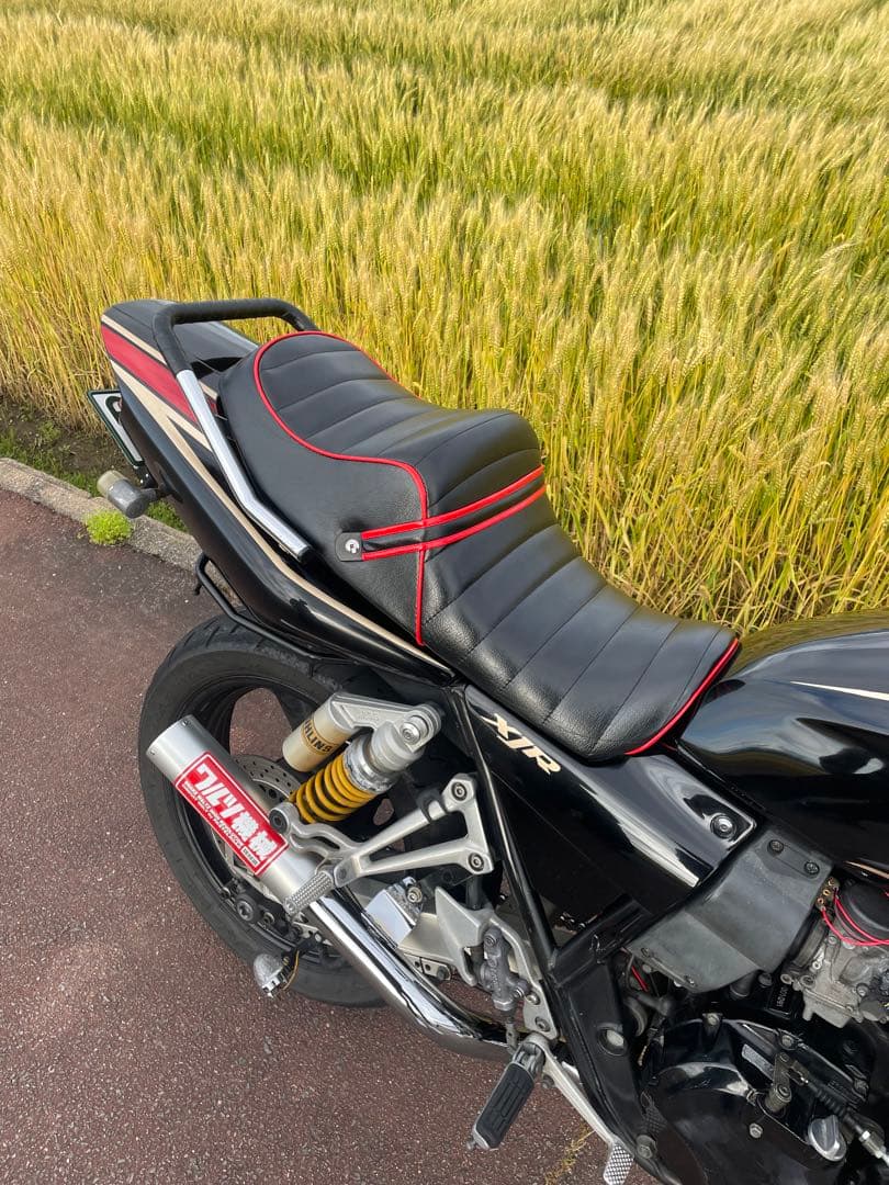 xjr400r 後期 ラクダシート 黒 赤 皮 - メルカリ