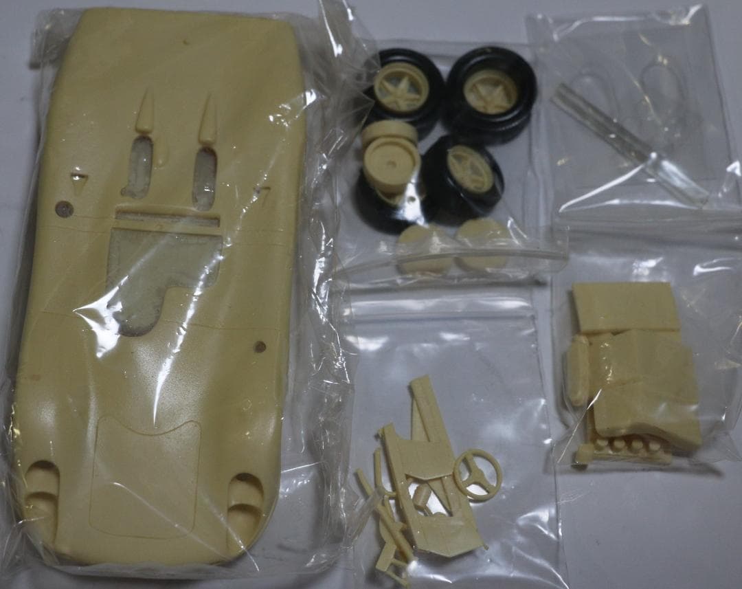 ジョーカー製ポルシェ９０８／２Ｌ　レジン・メタル組立キット　１／２４　未組立品