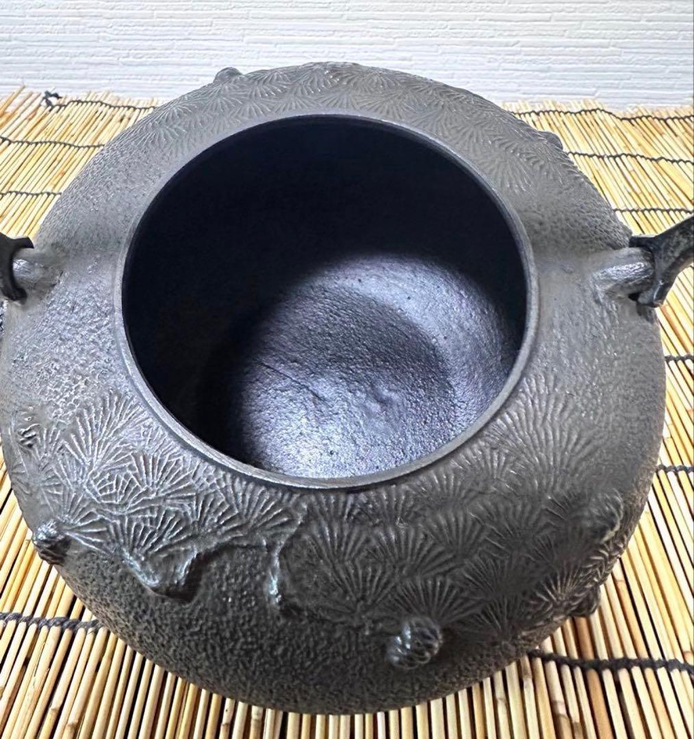 未使用品、供箱、栞付 南部秀山堂 佐藤 勝弘作 15型松文様 鉄瓶 南部