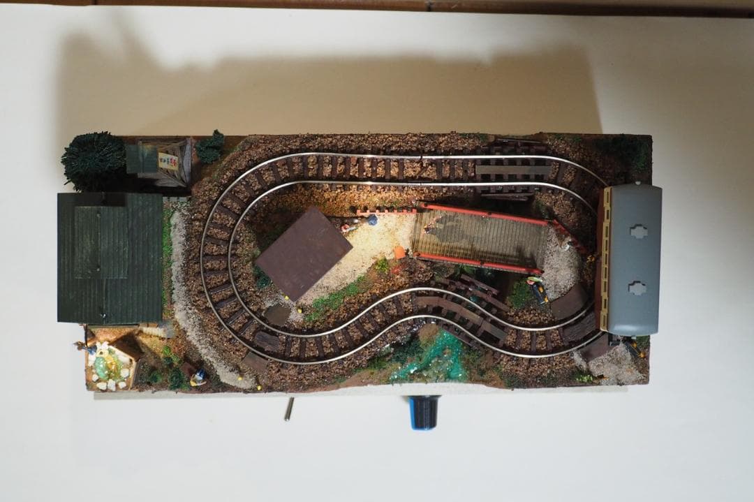 鉄道模型】ミニジオラマ「温泉街」動力車・照明付き ハンドメイド