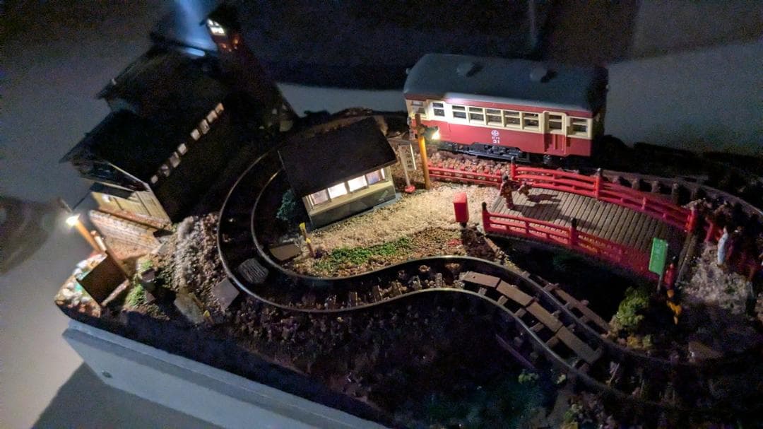 鉄道模型】ミニジオラマ「温泉街」動力車・照明付き ハンドメイド