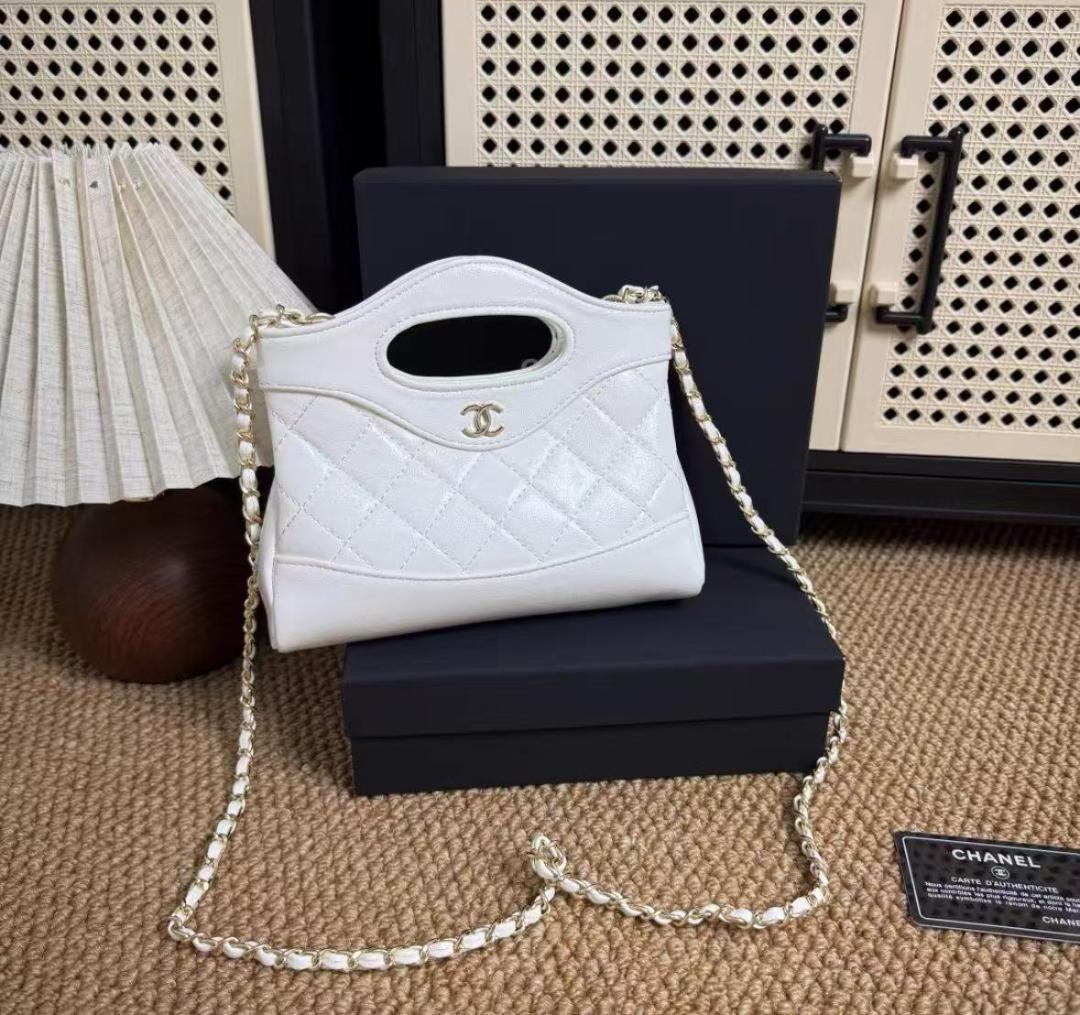 VIP✨顧客限定✨非売品 cHaNeL✨ホワイト キルティングバッグkr - メルカリ