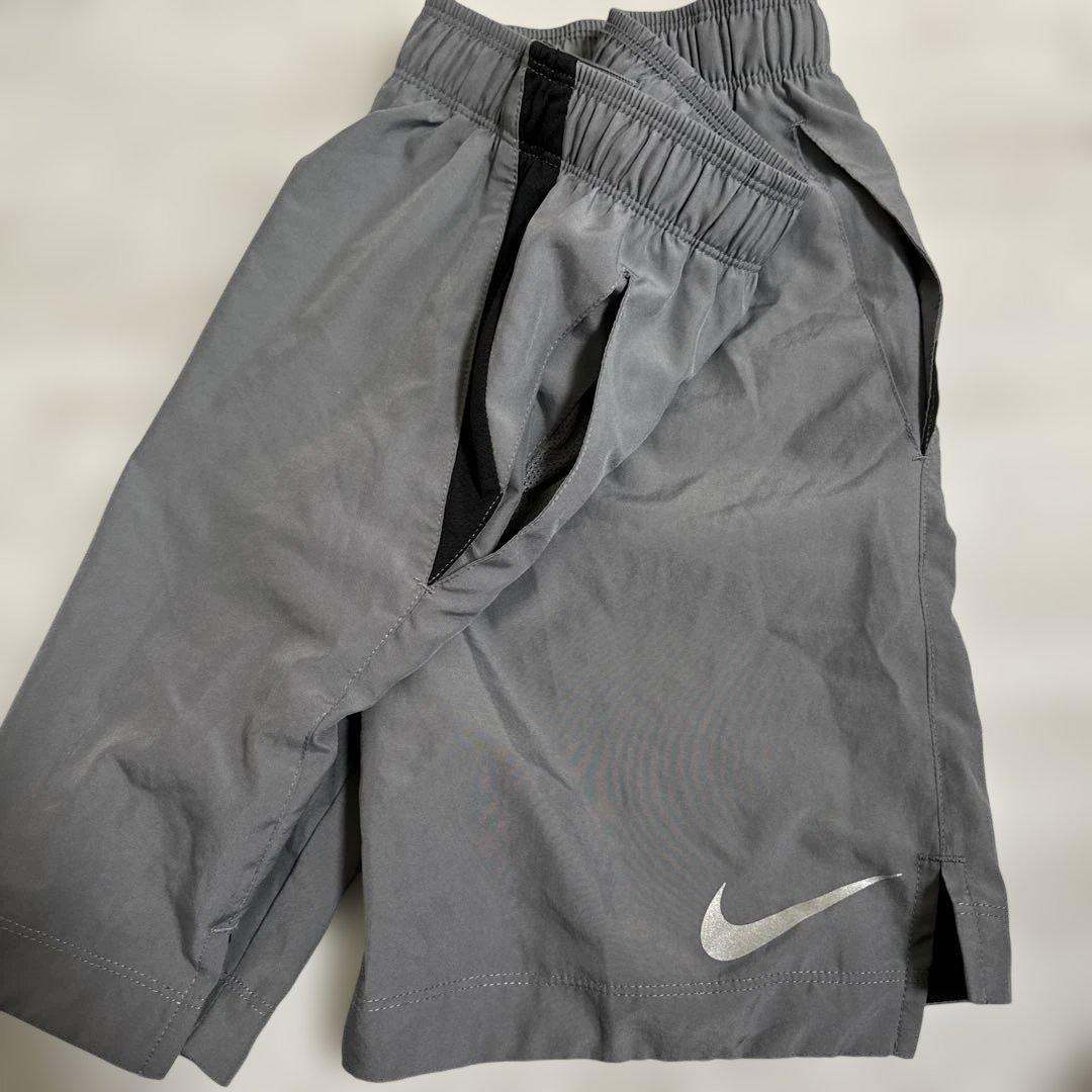 Nike グレー ショートパンツ サイドポケット付き - メルカリ