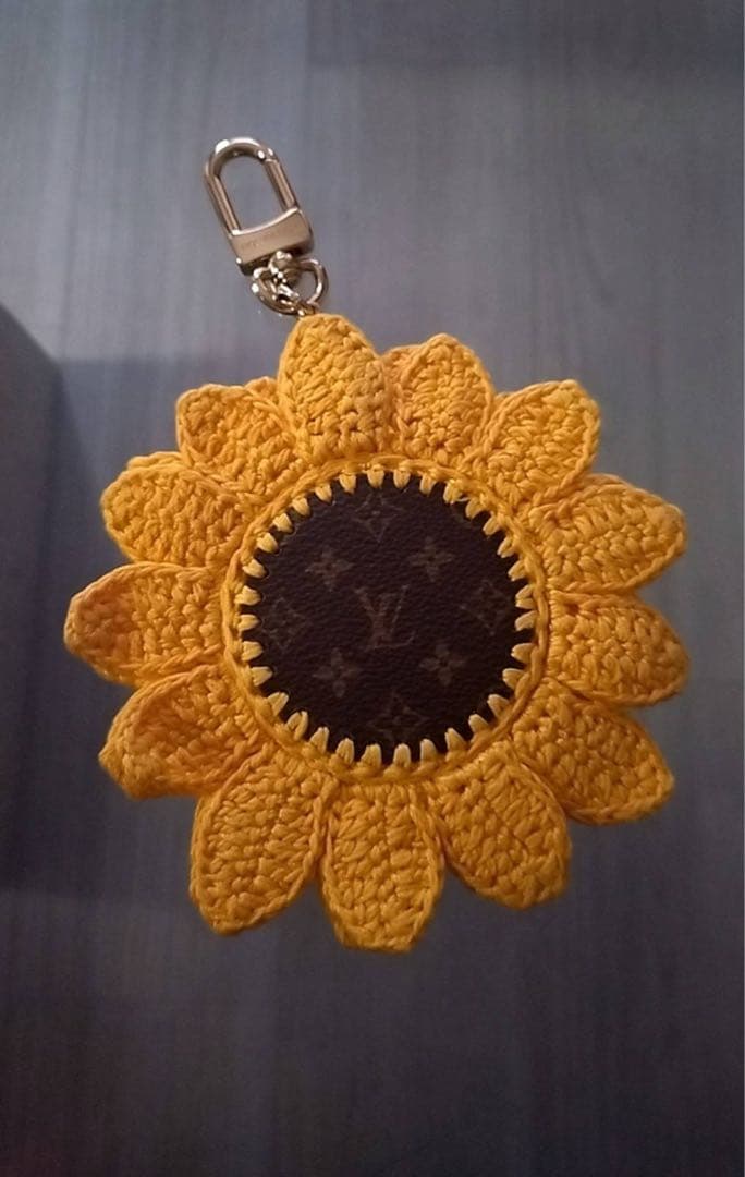 入手困難 ルイ・ヴィトン バッグチャーム・サンフラワー クロシェ