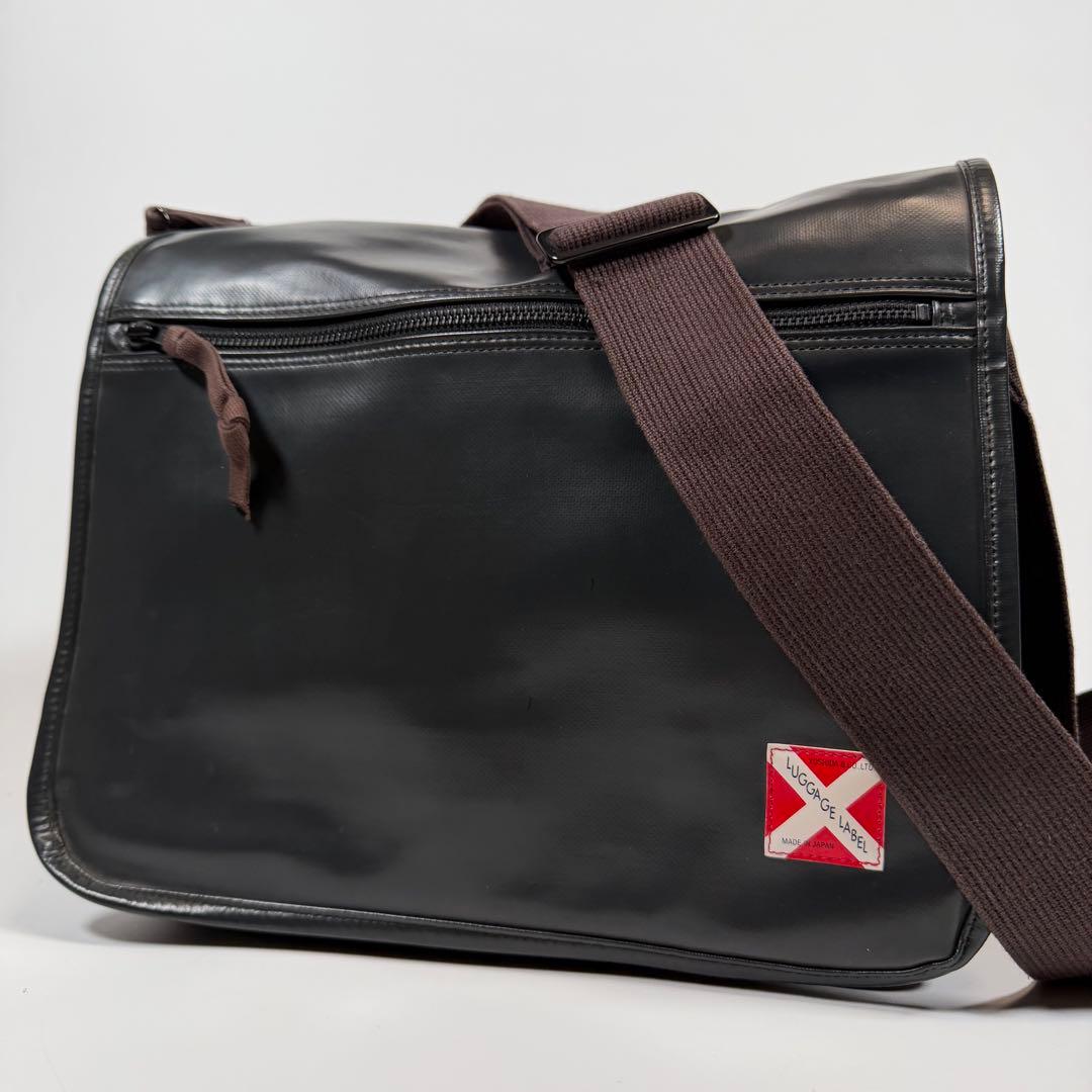 【極美品】ラゲッジレーベル　メッセンジャーバッグ　ライナー　黒系　赤バッテン 2026年最新】吉田カバン ラゲッジレーベル ライナー ショルダーバッグ