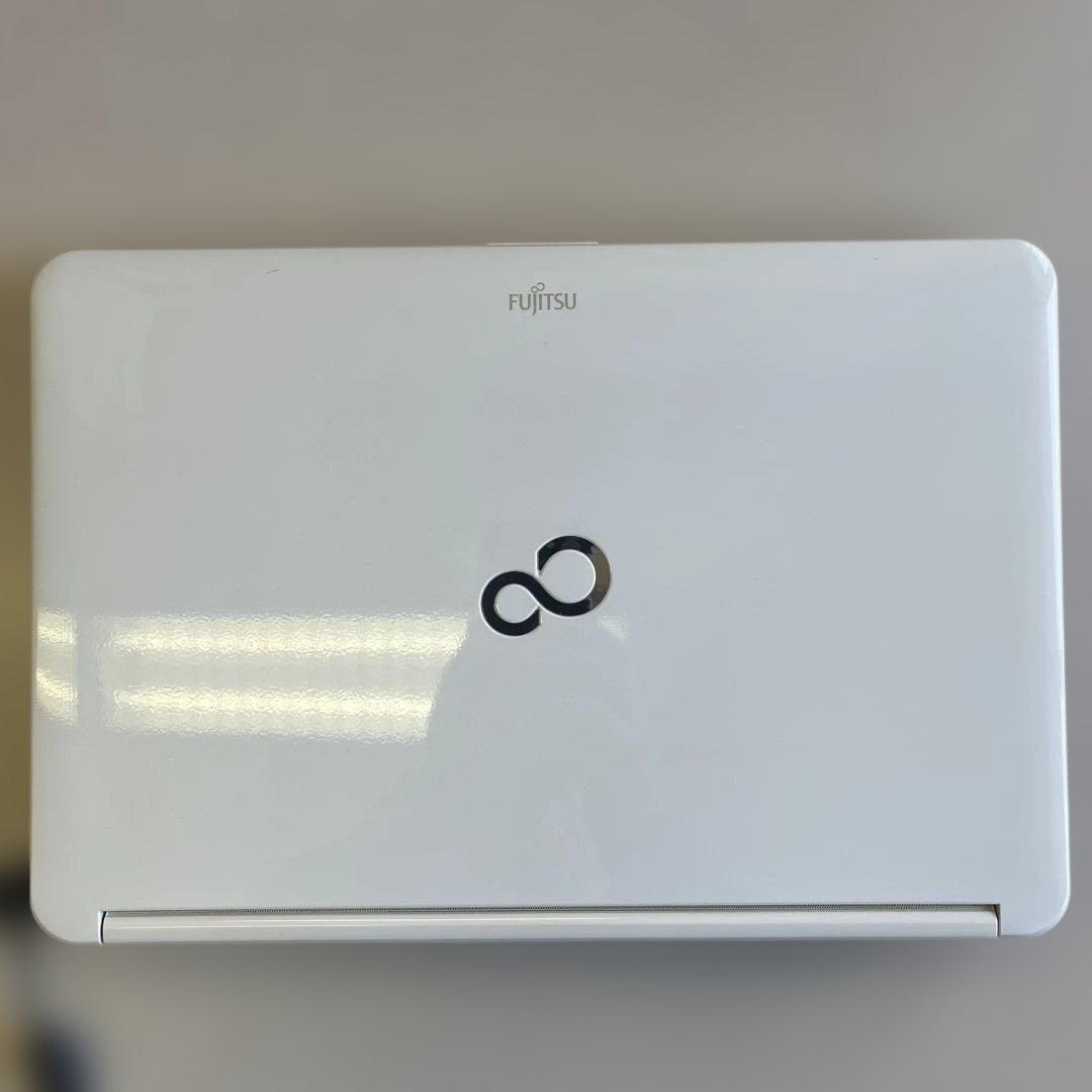 ☆格安美品XP☆富士通15.6インチ大画面長時間バッテリー第3世代i7