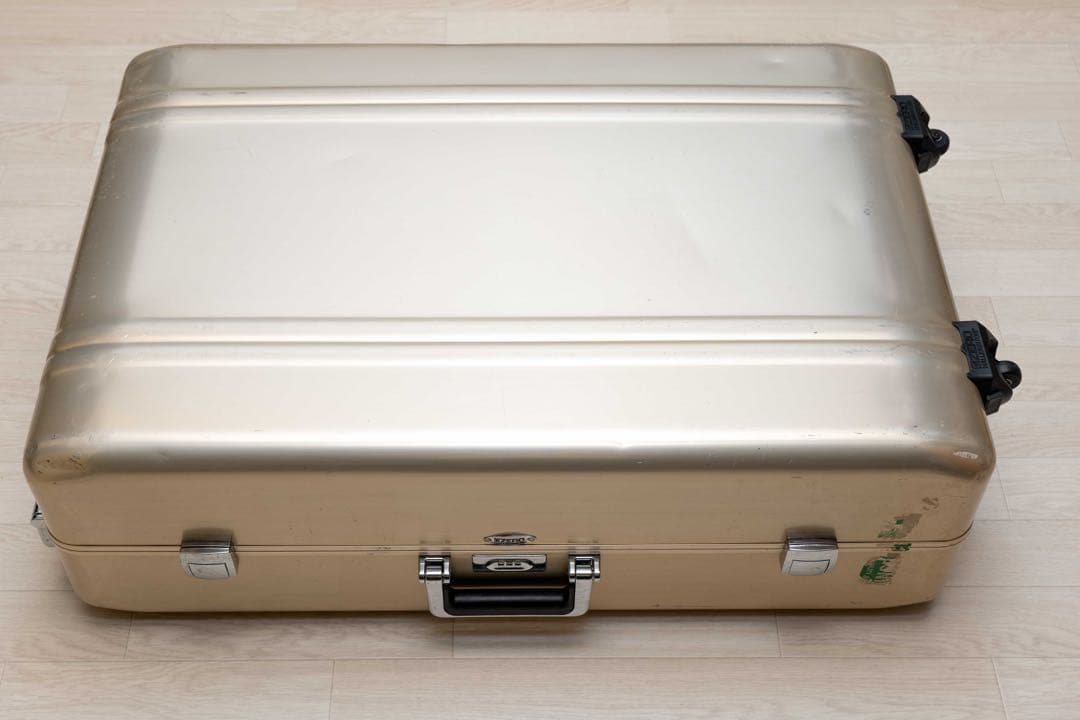 ゼロハリバートン　アルミキャリーケース　シャンパンゴールド 楽天市場】ノベルティ付 【正規品10年保証】 ゼロハリバートン スーツ