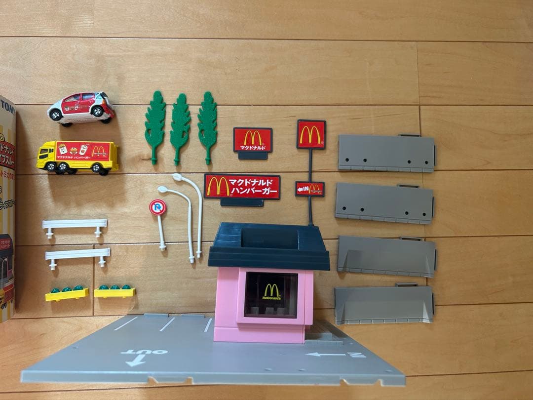 トミカ マクドナルド ドライブスルー