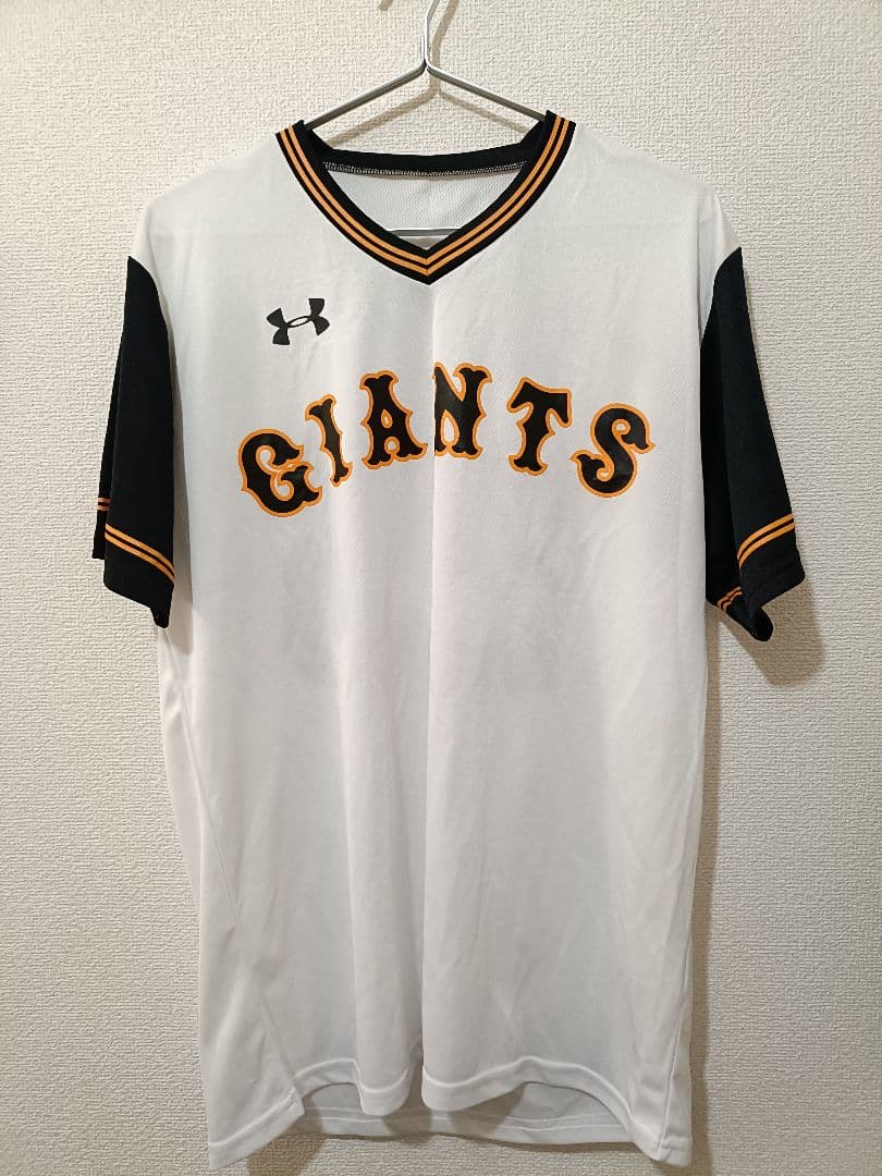 ジャイアンツレプリカユニフォーム岡本和真選手 - メルカリ