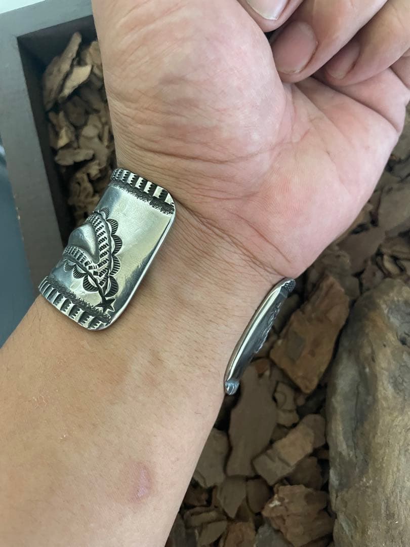 リポウズワイド4cmバングル 内径18cm