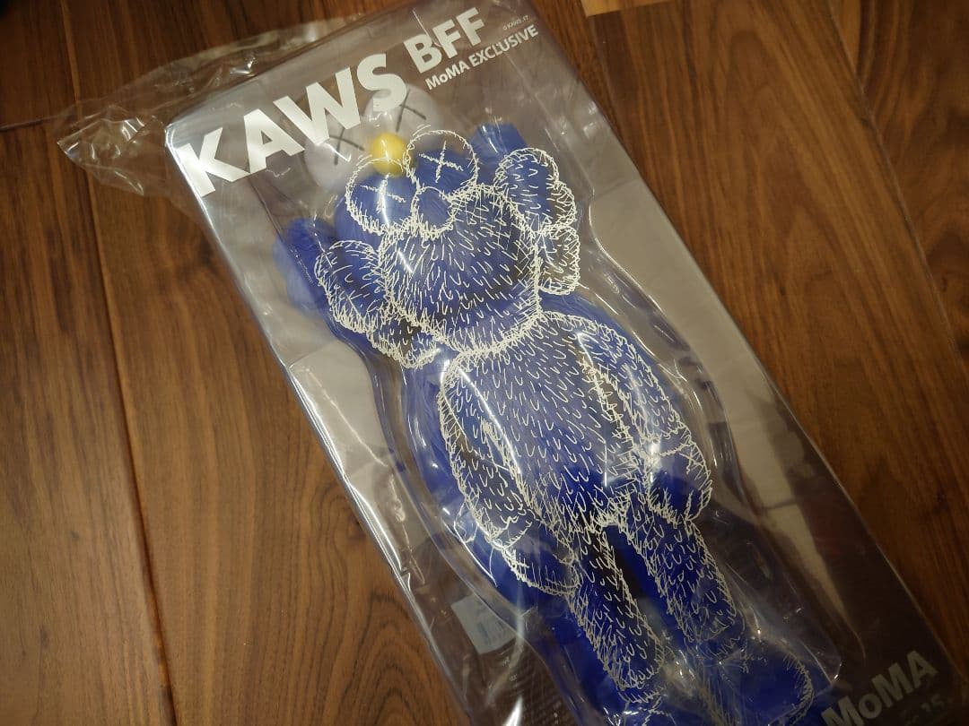 本物 KAWS MEDICOM TOY BFF MoMA EXCLUSIVE - メルカリ