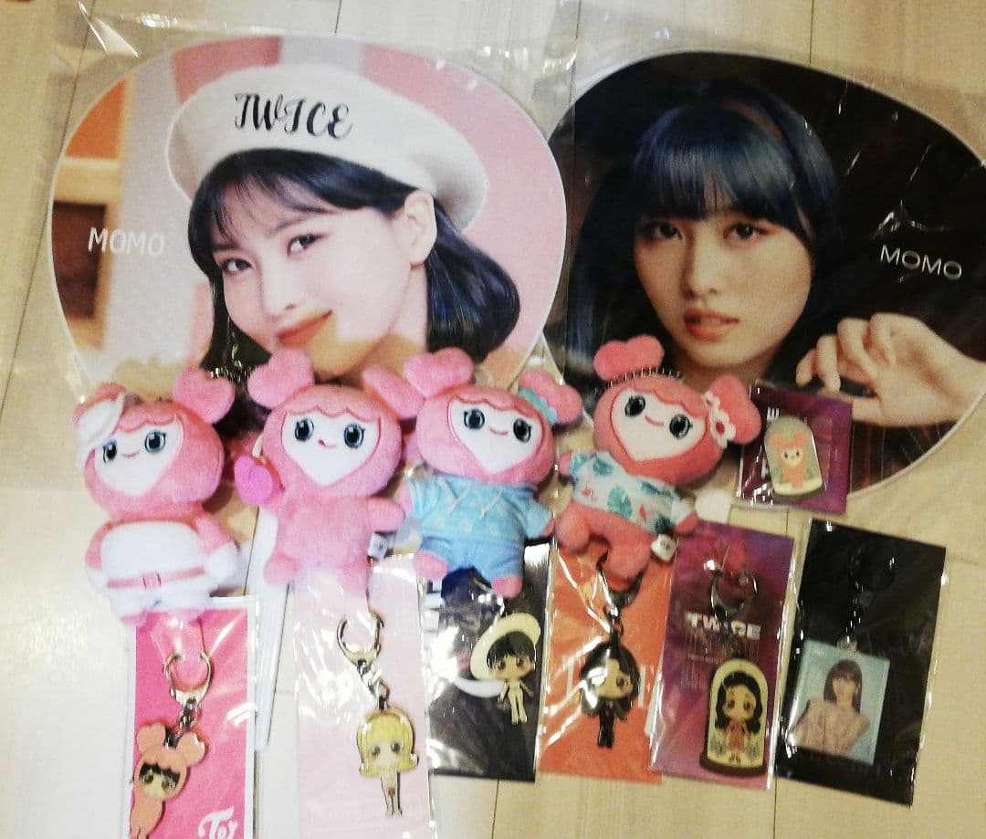 TWICE モモ グッズ - メルカリ