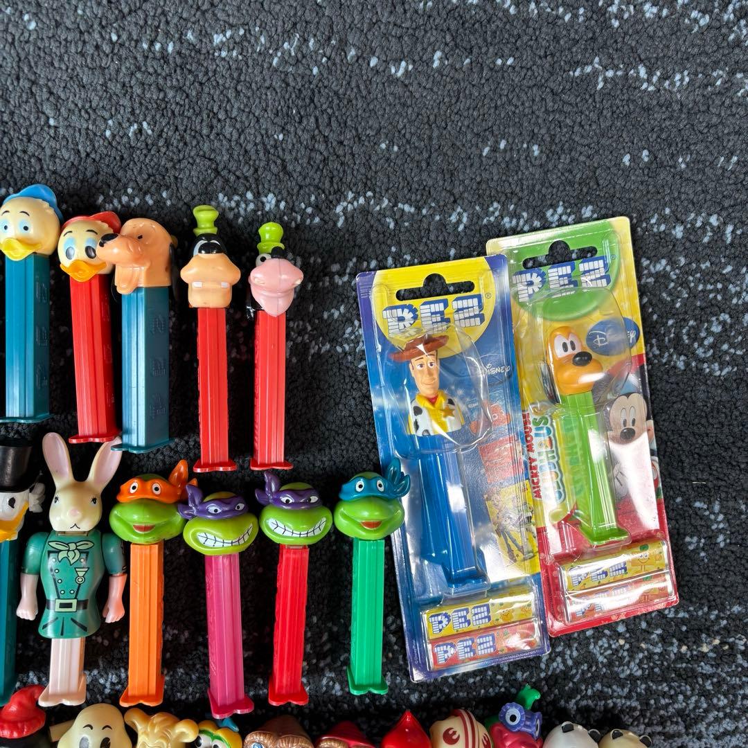 大量まとめ売り　ペッツ　PEZ ディスペンサー　82本