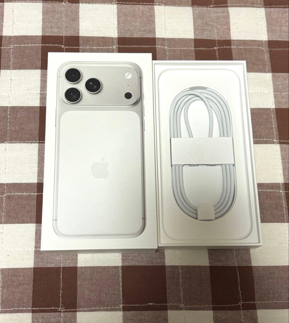 iPhone17ProMax 256GB シルバー SIMフリー - メルカリ