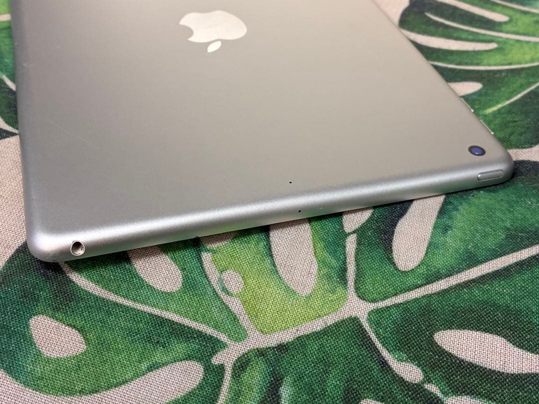 iPad 第6世代 32GB シルバー - メルカリ