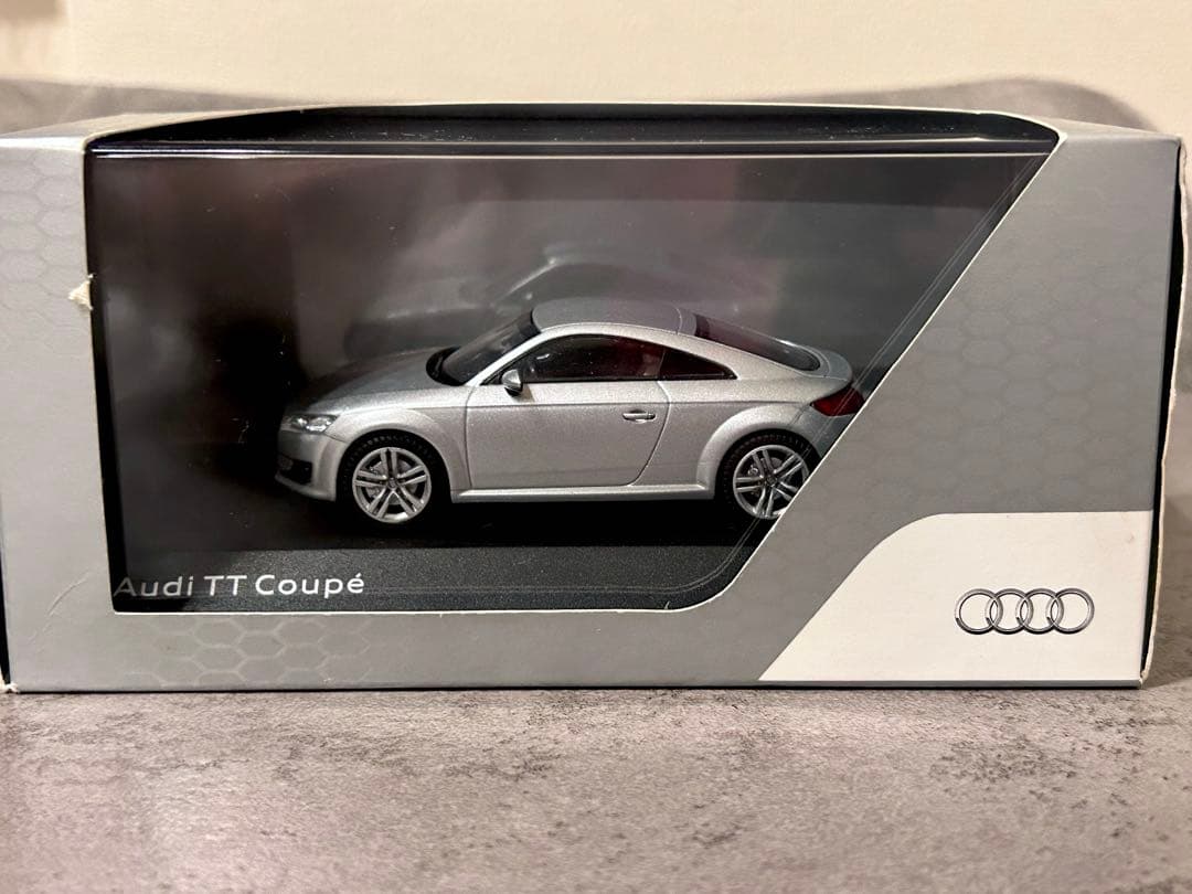 ディーラー正規品 Audi TT Coupé ミニカー シルバー 1:43 - メルカリ