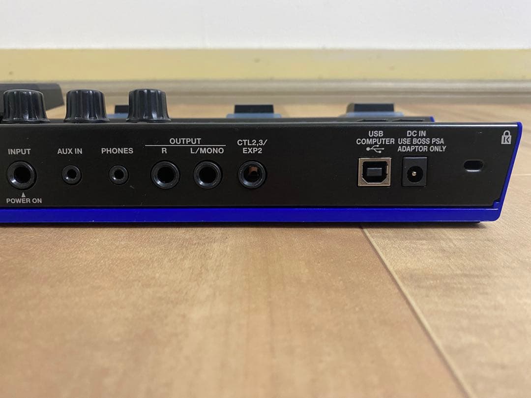 【箱説・ACアダプター付属】BOSS GT-1 エレキギター　マルチエフェクター