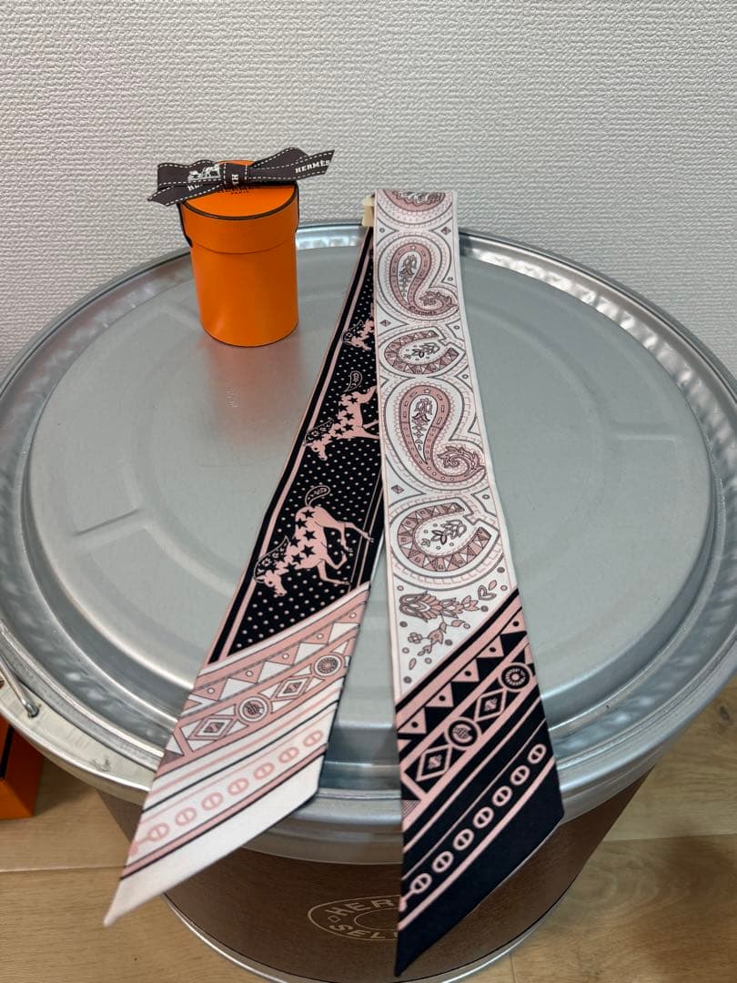 エルメス ツイリー 2026春夏新作 シュヴァル・ドゥ・クール・バンダナ