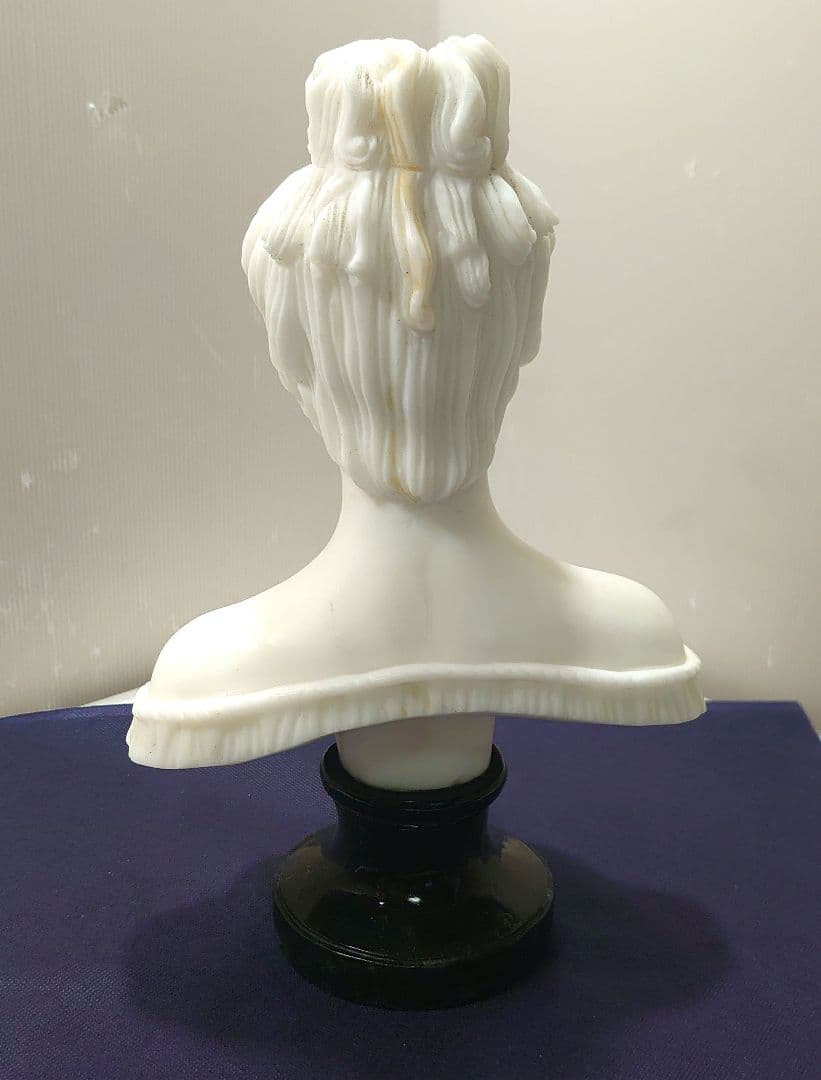 レディバスト 像